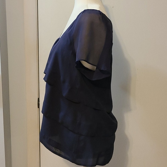 Banana Republic Short Sleeved Blouse - Picture 6 of 7